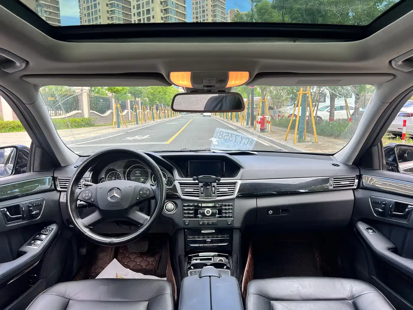 Mercedes-Benz E-Class 2012 E 300 L Fashion фото 10