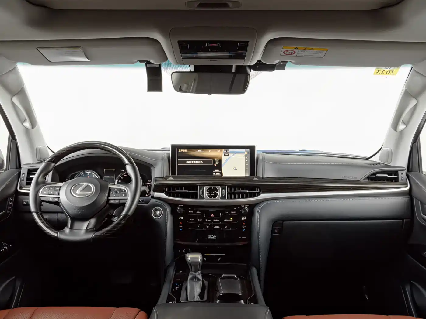 Фото 8 - Lexus LX