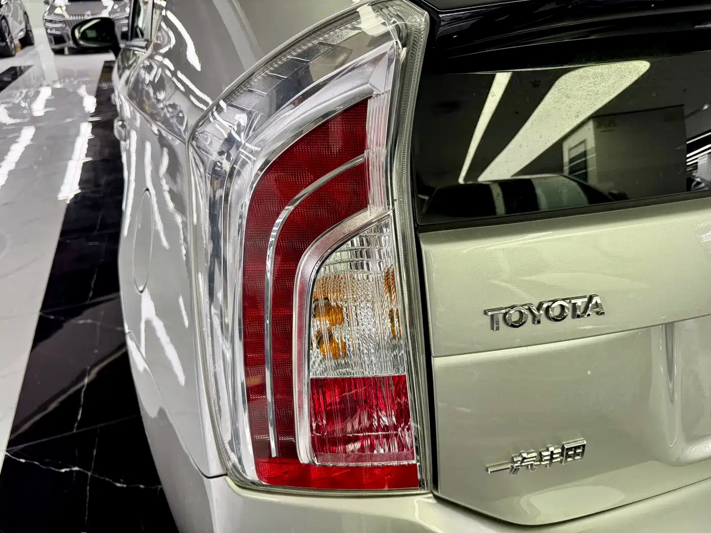 Toyota Prius 2012 1.8L Luxury фото 26