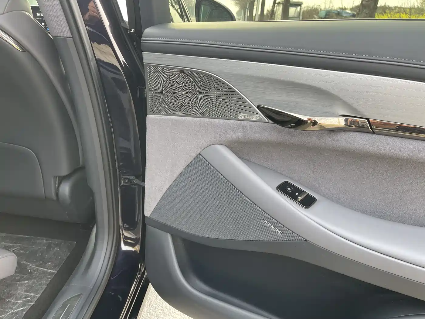 Voyah Auto VOYAH Zhuiguang 2024 PHEV AWD Ultra Long Range Flagship фото 14