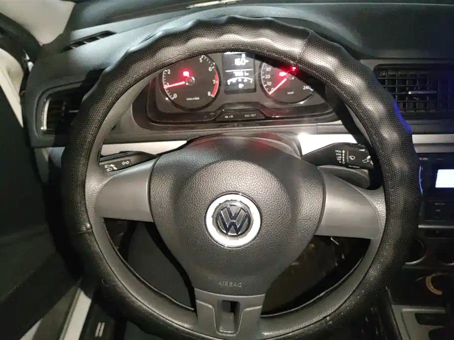 Volkswagen Lavida 2013 1.6L Automatic Trend Edition фото 15
