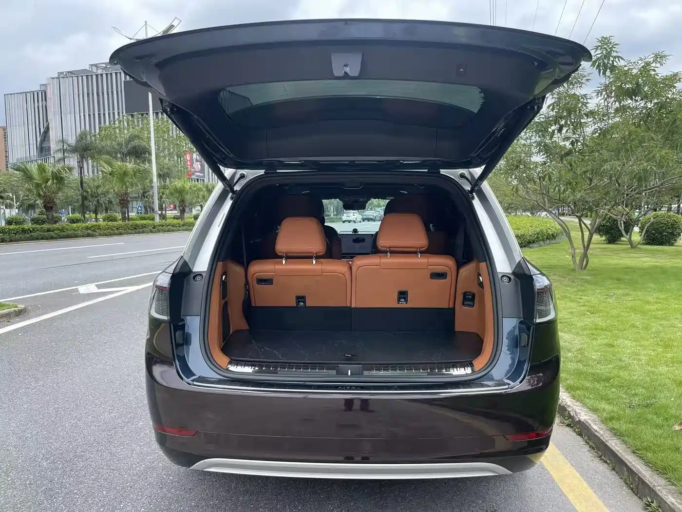 AITO Wenjie AITO M9 2024 Extended Range Ultra 42kWh 6-Seater фото 9