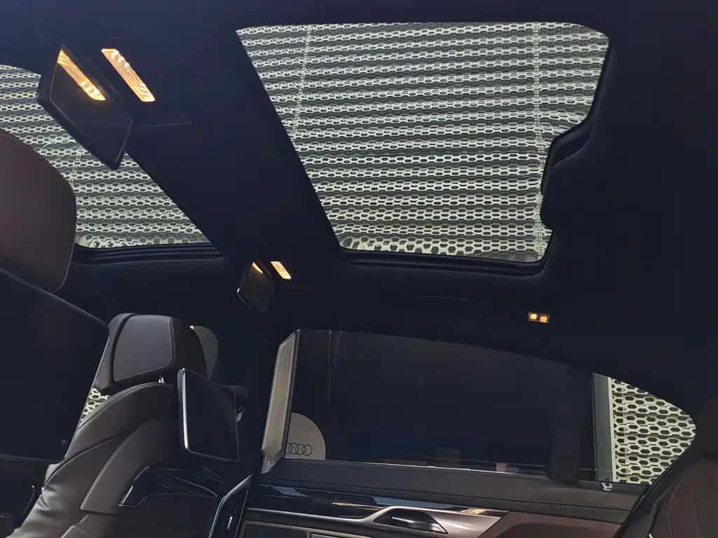 BMW 7 Series 2016 740Li Leading Edition фото 6