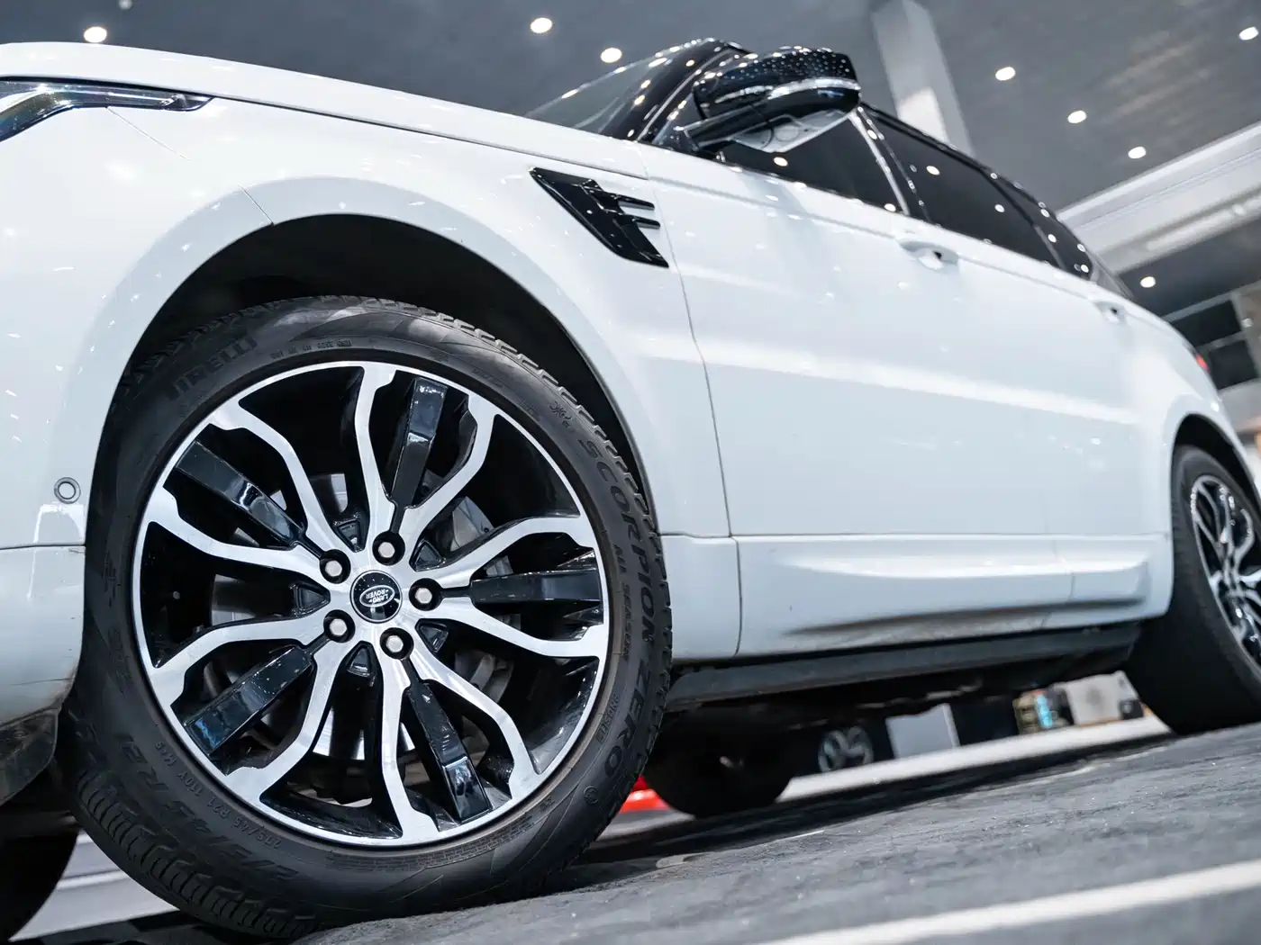 Land Rover Range Rover Sport 2021 3.0 L6 Gloss Black Edition фото 5