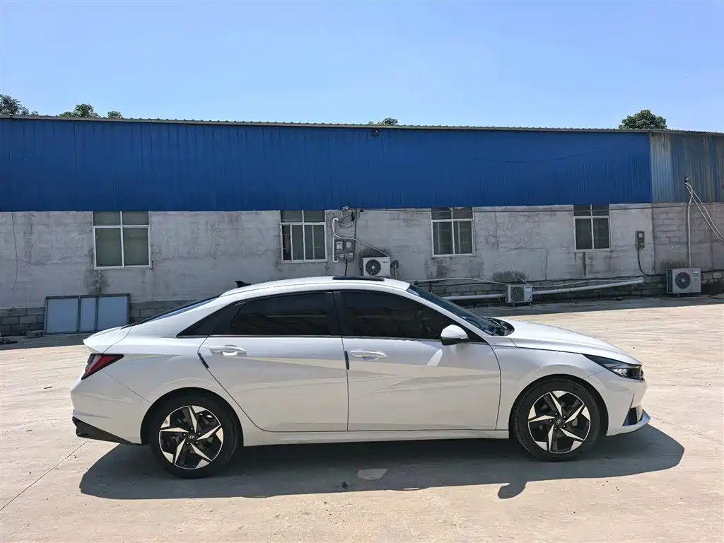 Hyundai Elantra 2021 1.5L CVT GLX Elite Edition фото 3