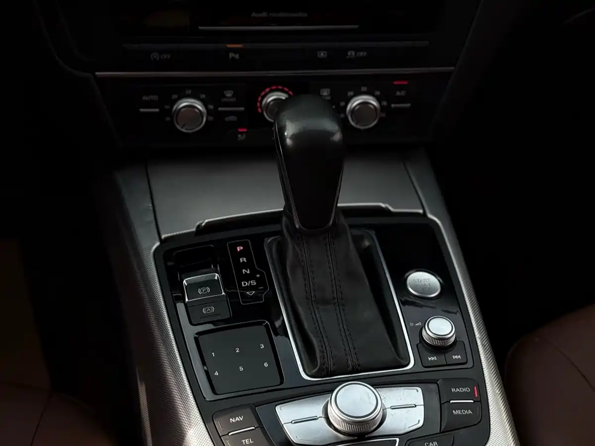 Audi A6L 2018 30th Anniversary 35 TFSI Fashion фото 9