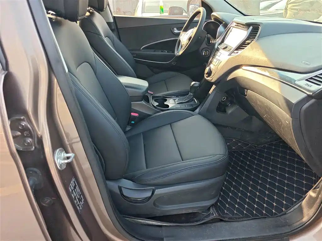 Hyundai Santa Fe 2013 Model 2.4L Automatic 2WD Comfort фото 21