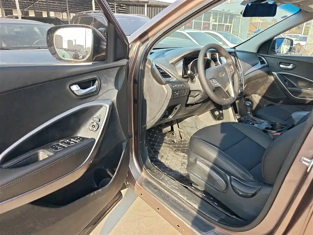 Hyundai Santa Fe 2013 Model 2.4L Automatic 2WD Comfort фото 13