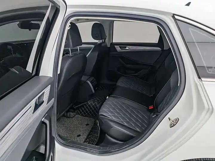 Volkswagen Sagitar 2023 300TSI DSG Surpassing Edition фото 6