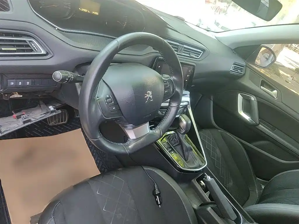 Peugeot 308 2016 1.6L Automatic Luxury фото 11