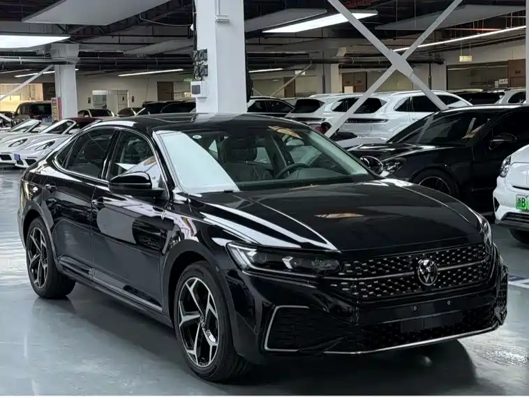 Volkswagen Passat 2026 Outstanding Edition 380TSI Starlight Dragon Soaring Version фото 4