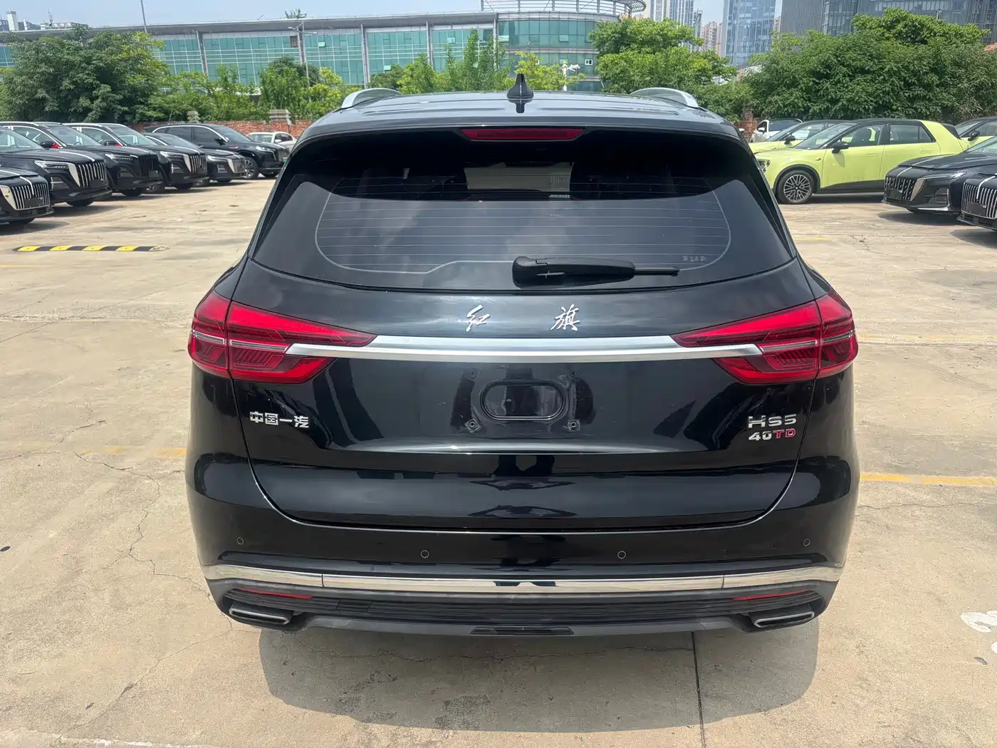 Hongqi HS5 2022 Facelift 2.0T Smart Flag Enjoyment Edition фото 6