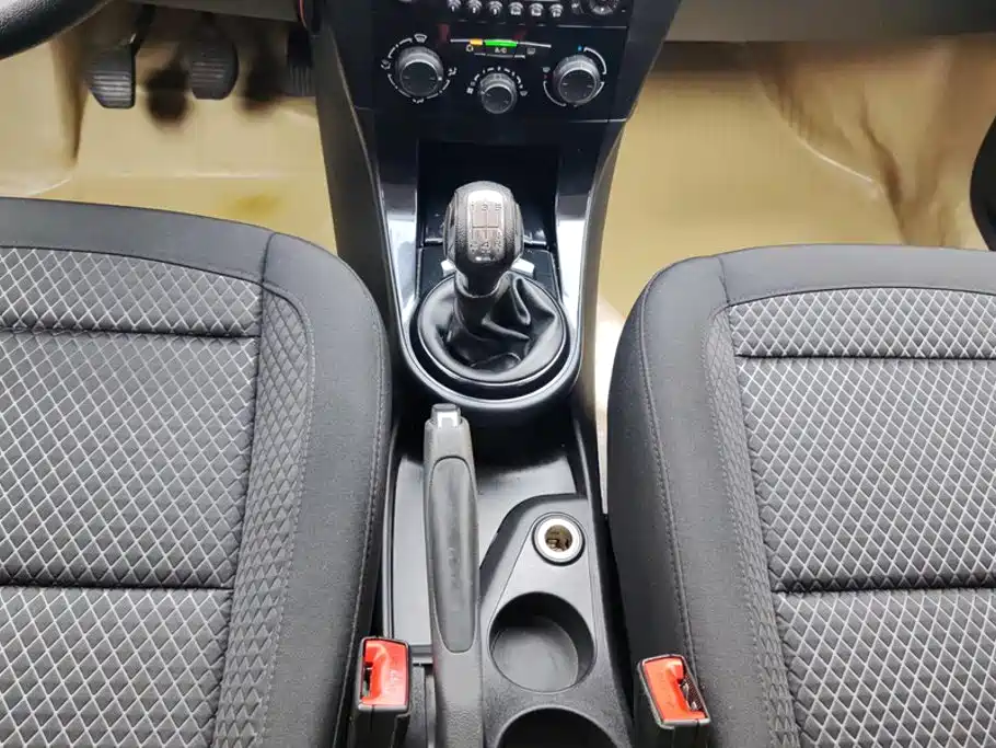 Citroën C-Quatre 2013 2012 Model Sedan 1.6L Manual Elegance
