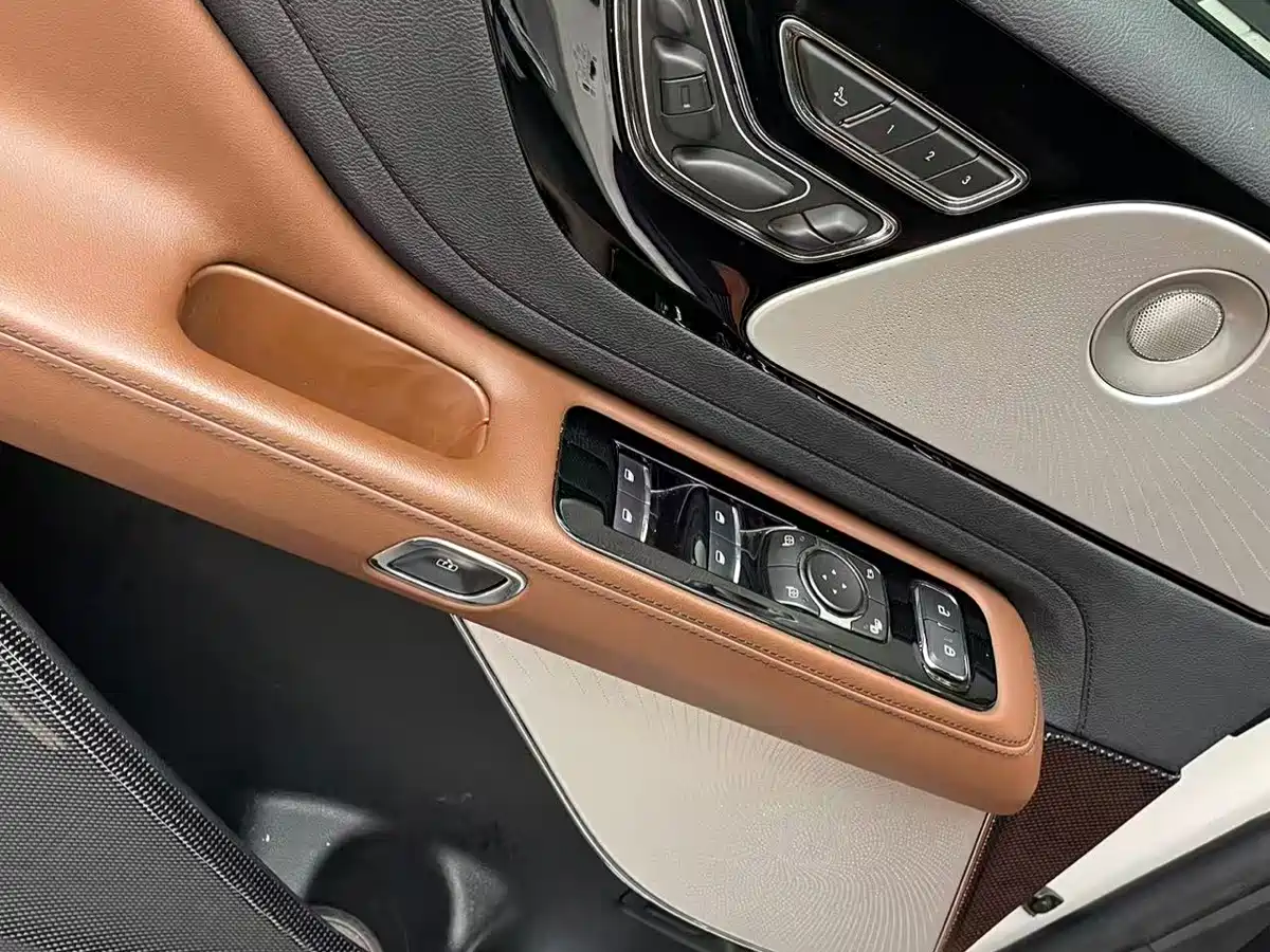 Lincoln Aviator 2020 3.0T V6 4WD Executive Edition фото 11