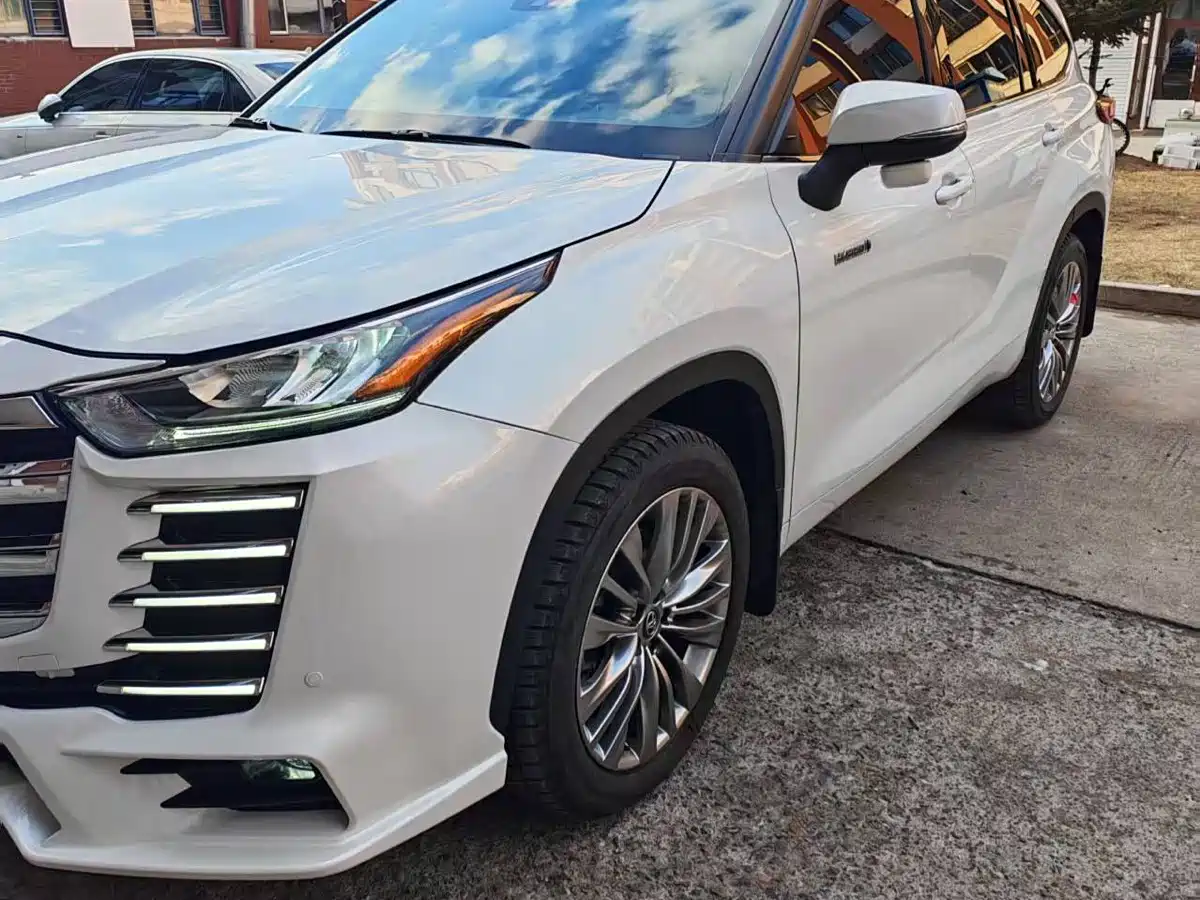 TOYOTA HIGHLANDER