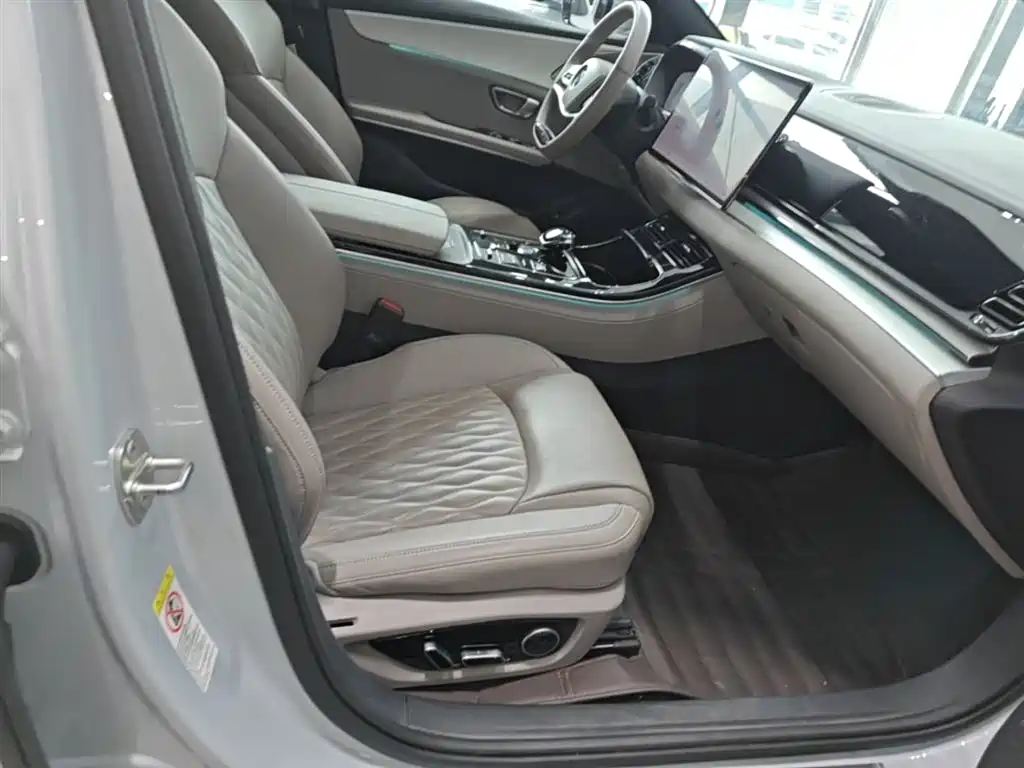 BYD Han 2025 DM-i 125KM Honor фото 25