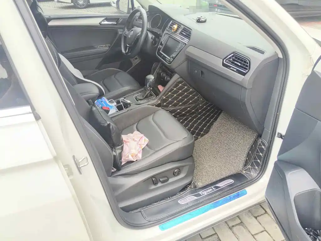 Фото 10 - Volkswagen Tiguan L