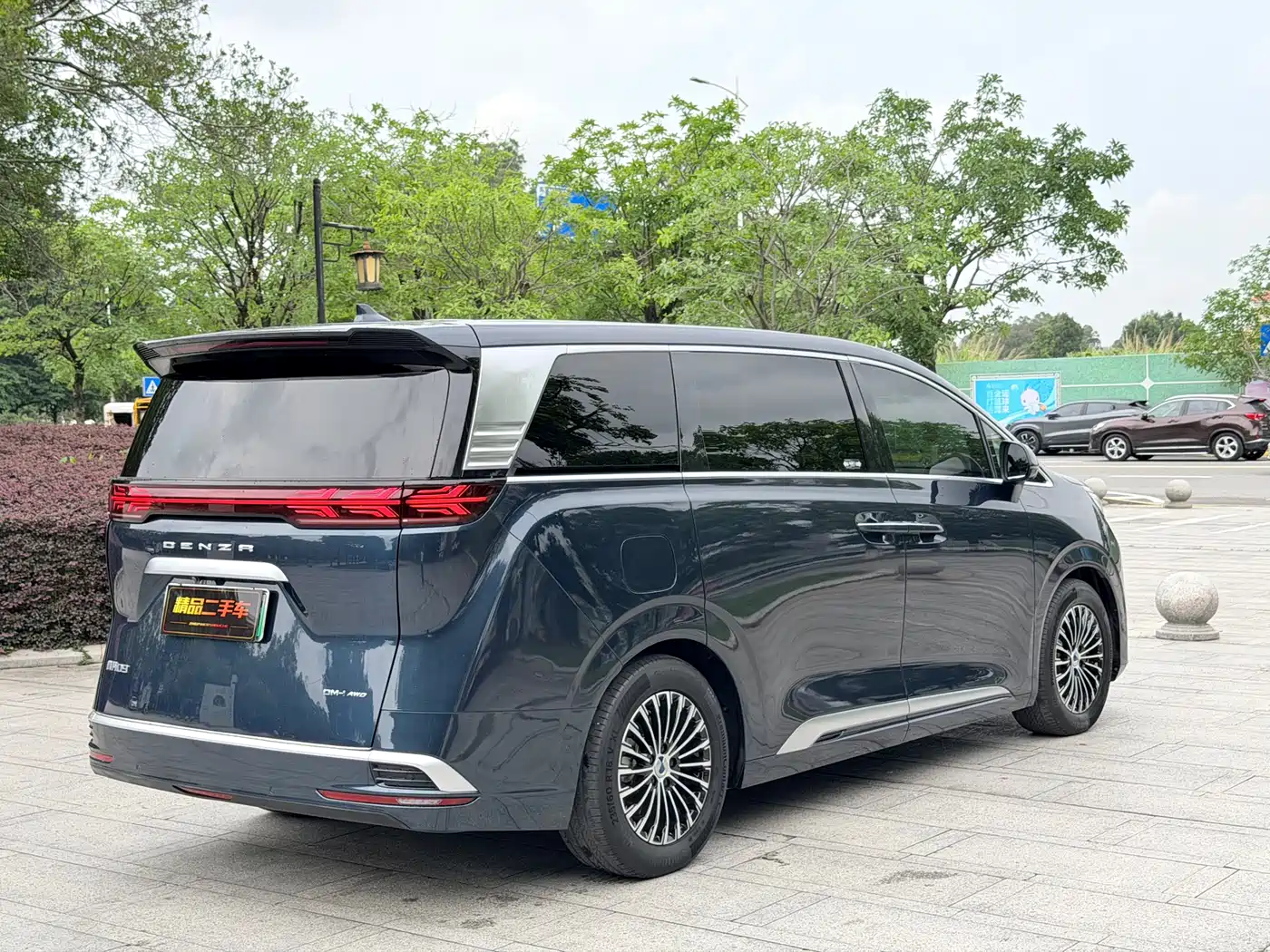 Denza D9 2022 DM-i 970 AWD Flagship фото 7