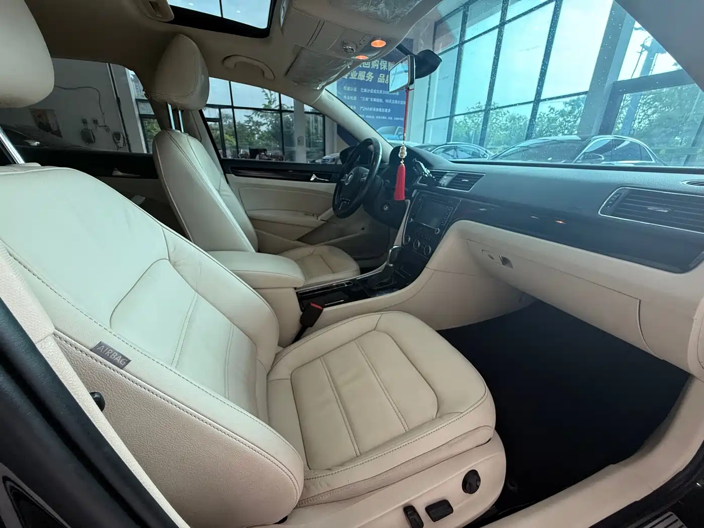 Volkswagen Passat 2014 1.8TSI DSG Luxury Edition фото 6
