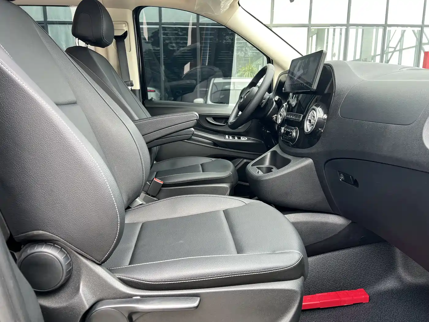 Mercedes-Benz Vito 2023 2.0T Elite 9-Seater фото 5