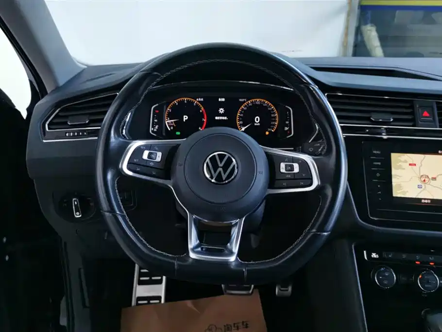 Volkswagen Tiguan L 2021 330TSI Automatic 2WD R-Line Premium фото 15