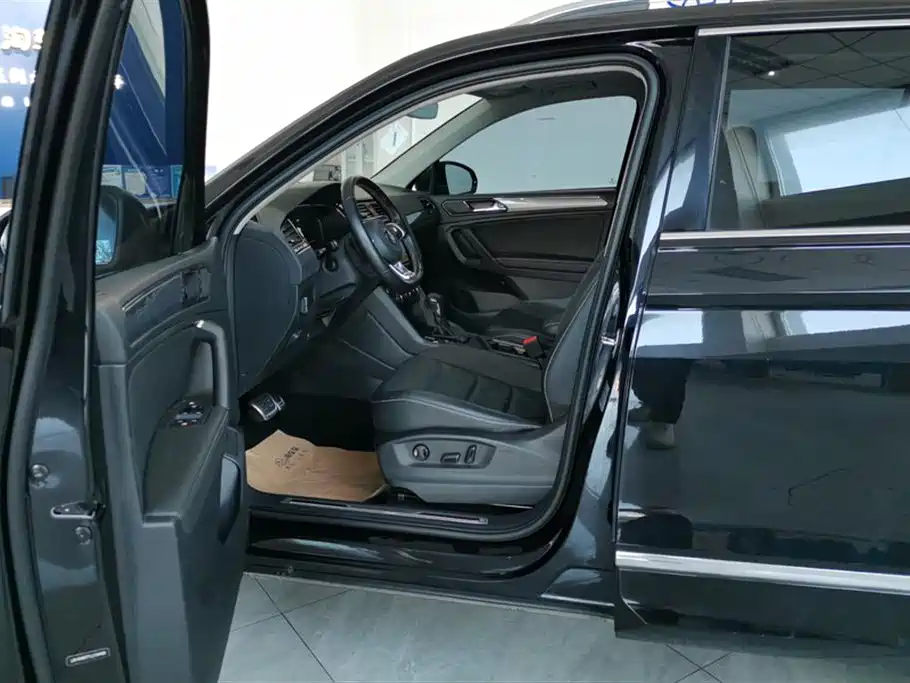 Volkswagen Tiguan L 2021 330TSI Automatic 2WD R-Line Premium фото 9
