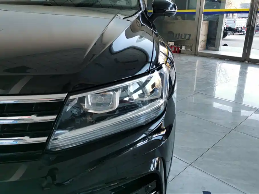 Volkswagen Tiguan L 2021 330TSI Automatic 2WD R-Line Premium фото 5