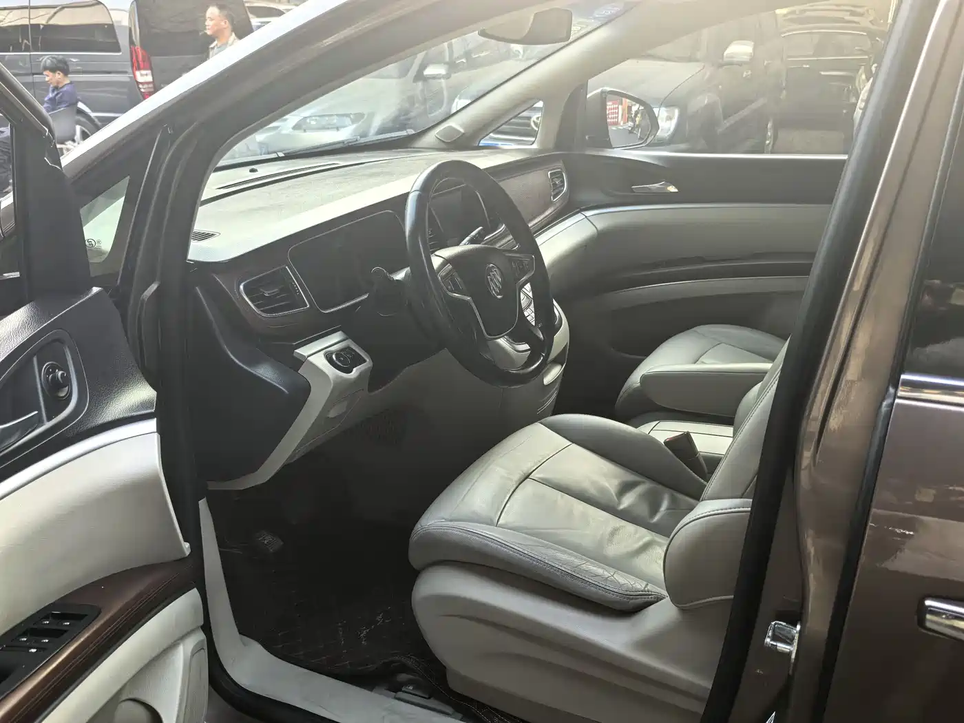 Buick GL8 2018 28T Luxury Model China VI фото 9