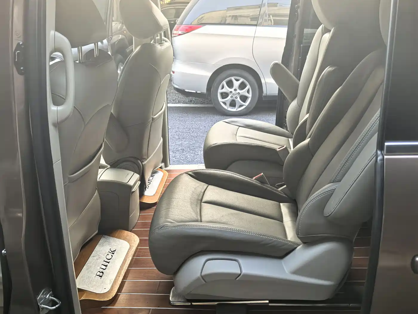 Buick GL8 2018 28T Luxury Model China VI фото 11
