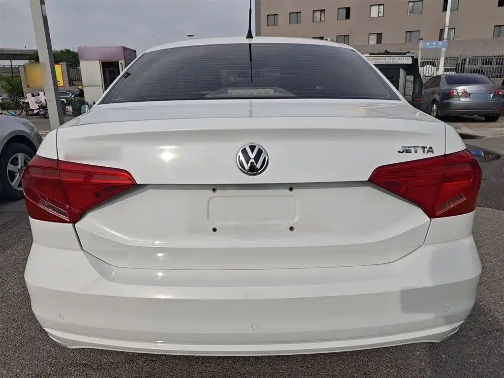 Volkswagen Jetta 2019 Dream Edition 1.4L Manual Fashion фото 6
