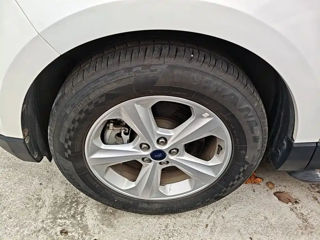 Фото 23 - Ford Edge