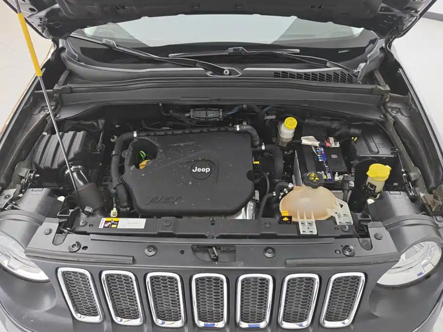Photo 10 - Jeep Renegade