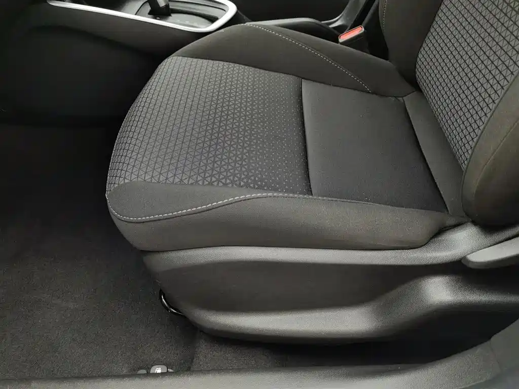 CHEVROLET KOVOZ