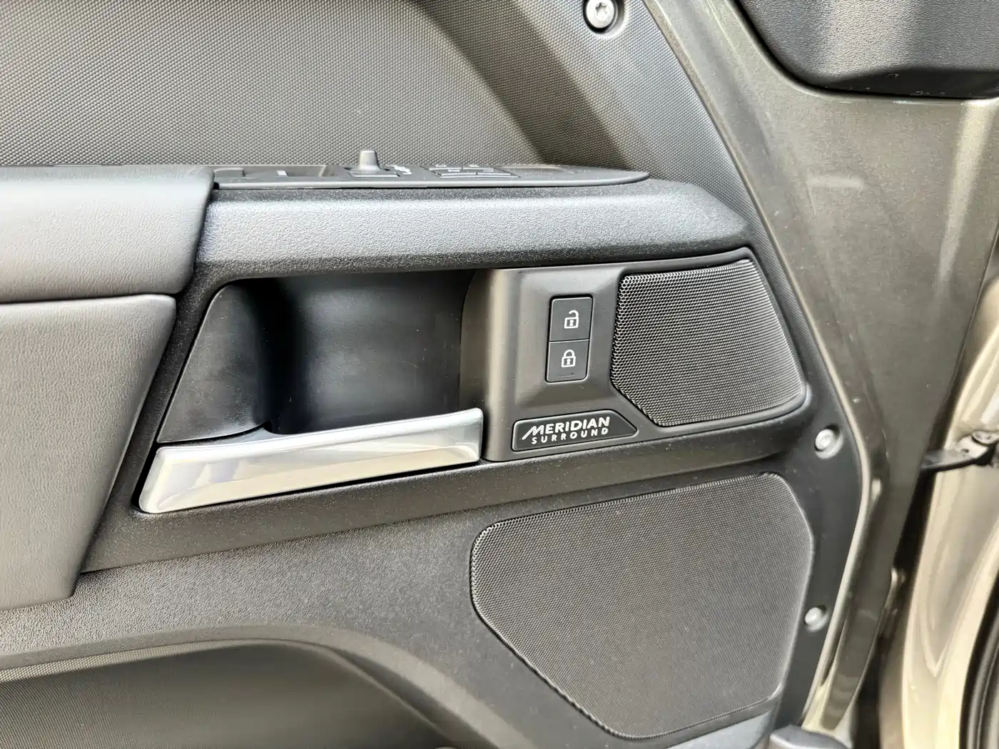 Land Rover Defender 2025 110 3.0T P400 X фото 8