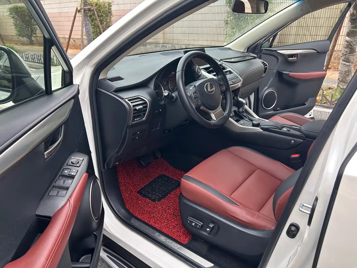 Lexus NX 2015 200t AWD F Sport фото 4
