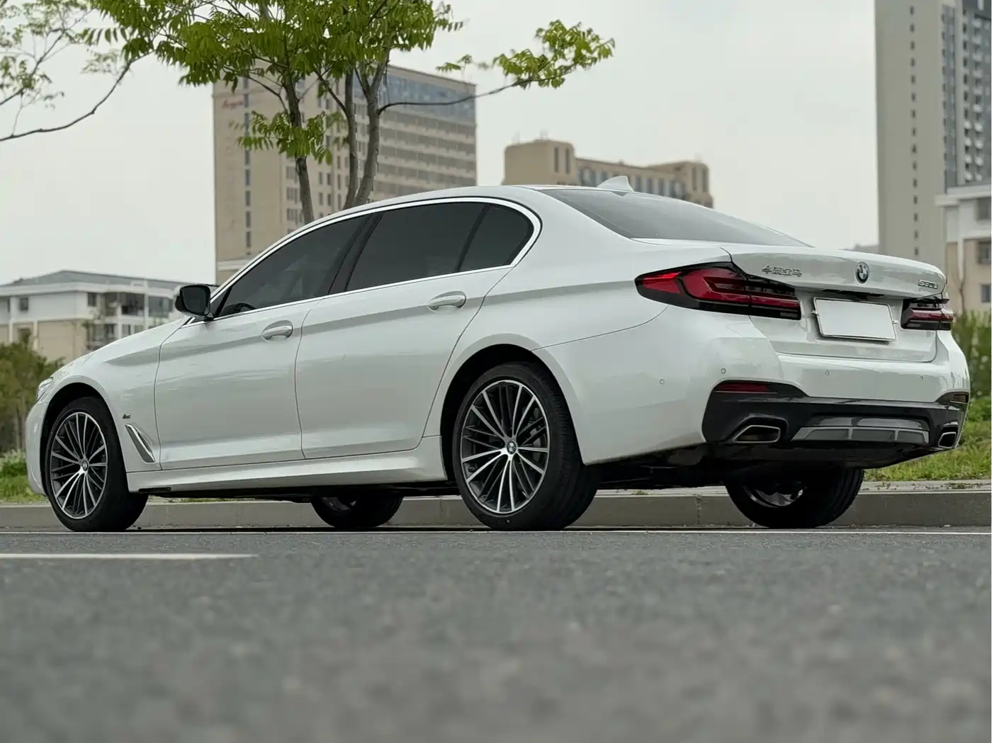 BMW 5 Series 2023 530Li Leading M Sport Package фото 15