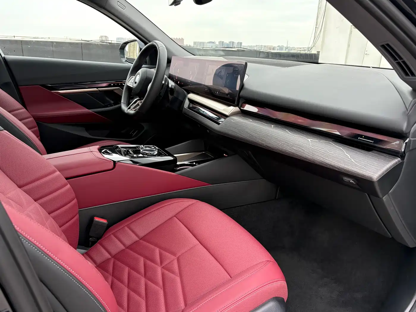 BMW 5 Series 2025 530Li Premium M Sport Package фото 10