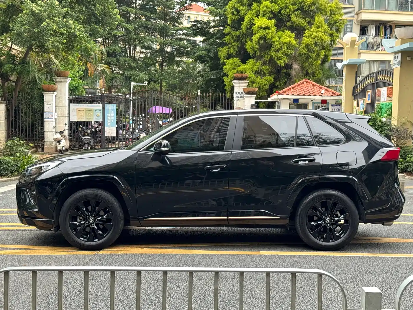Toyota Wildlander 2022 2.0L CVT 2WD Knight Edition фото 17