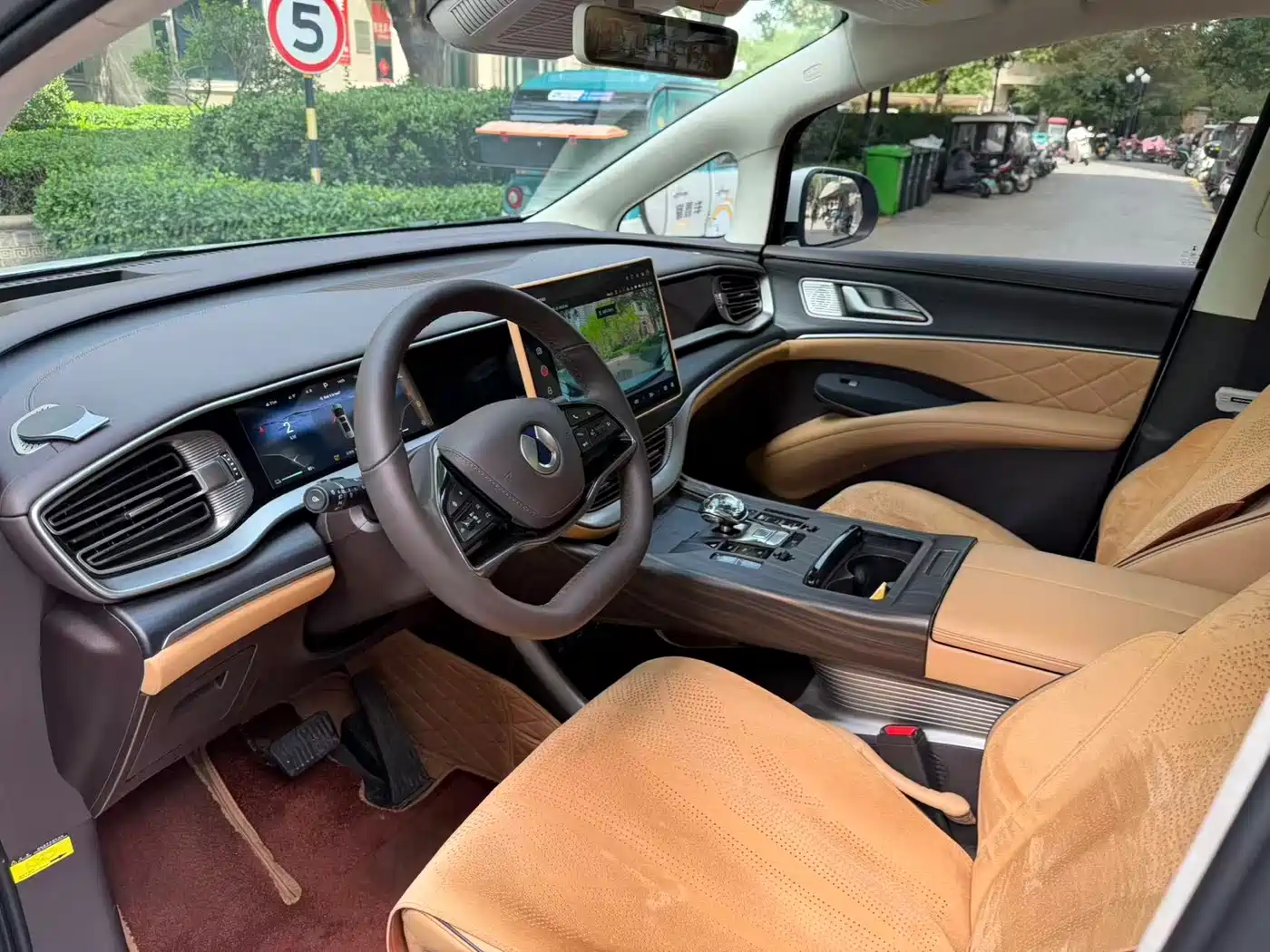Denza D9 2024 DM-i 980 AWD Flagship фото 4