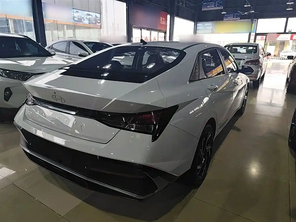 Hyundai Elantra 2023 1.5L CVT GLX Elite Edition фото 6