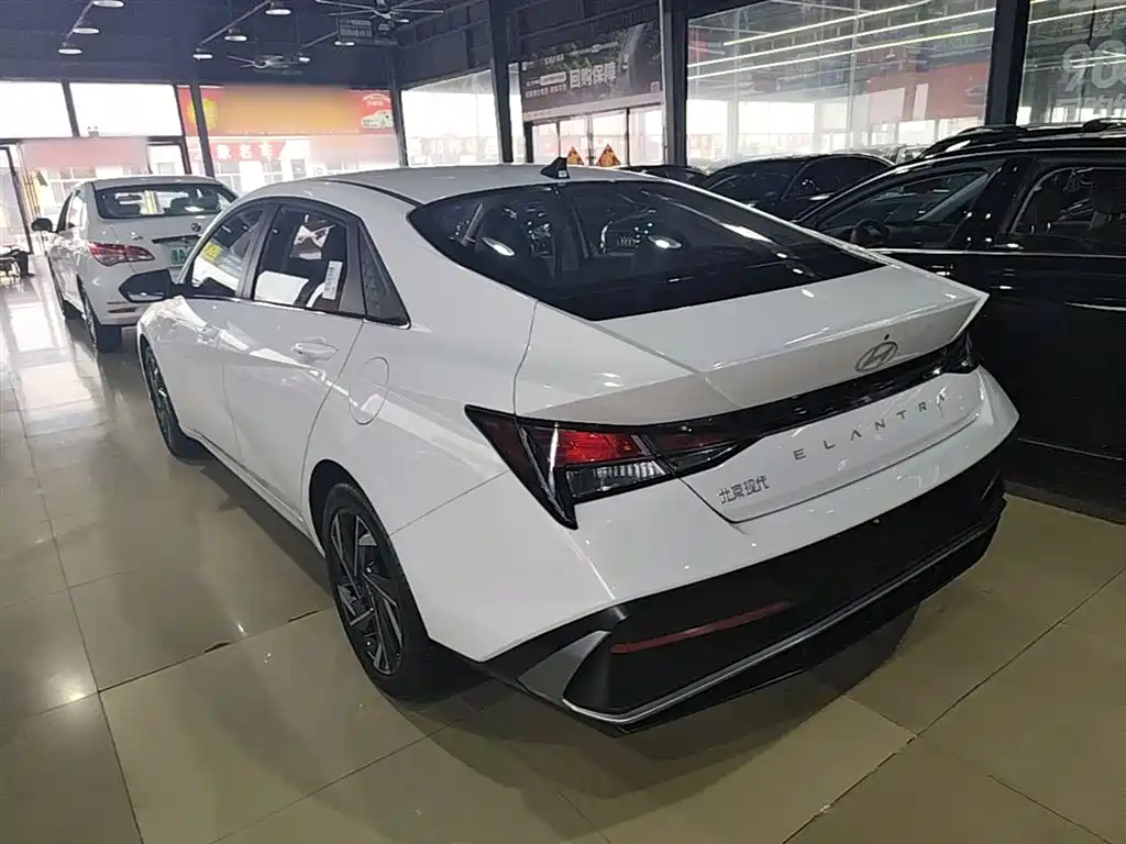 Hyundai Elantra 2023 1.5L CVT GLX Elite Edition фото 4