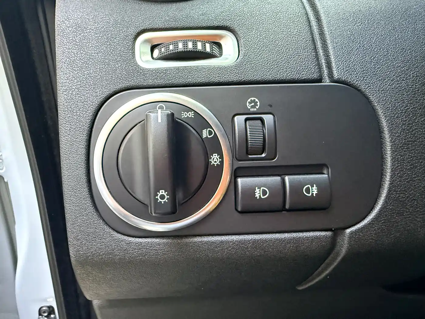 Land Rover Discovery 2016 3.0 SC V6 SE фото 20