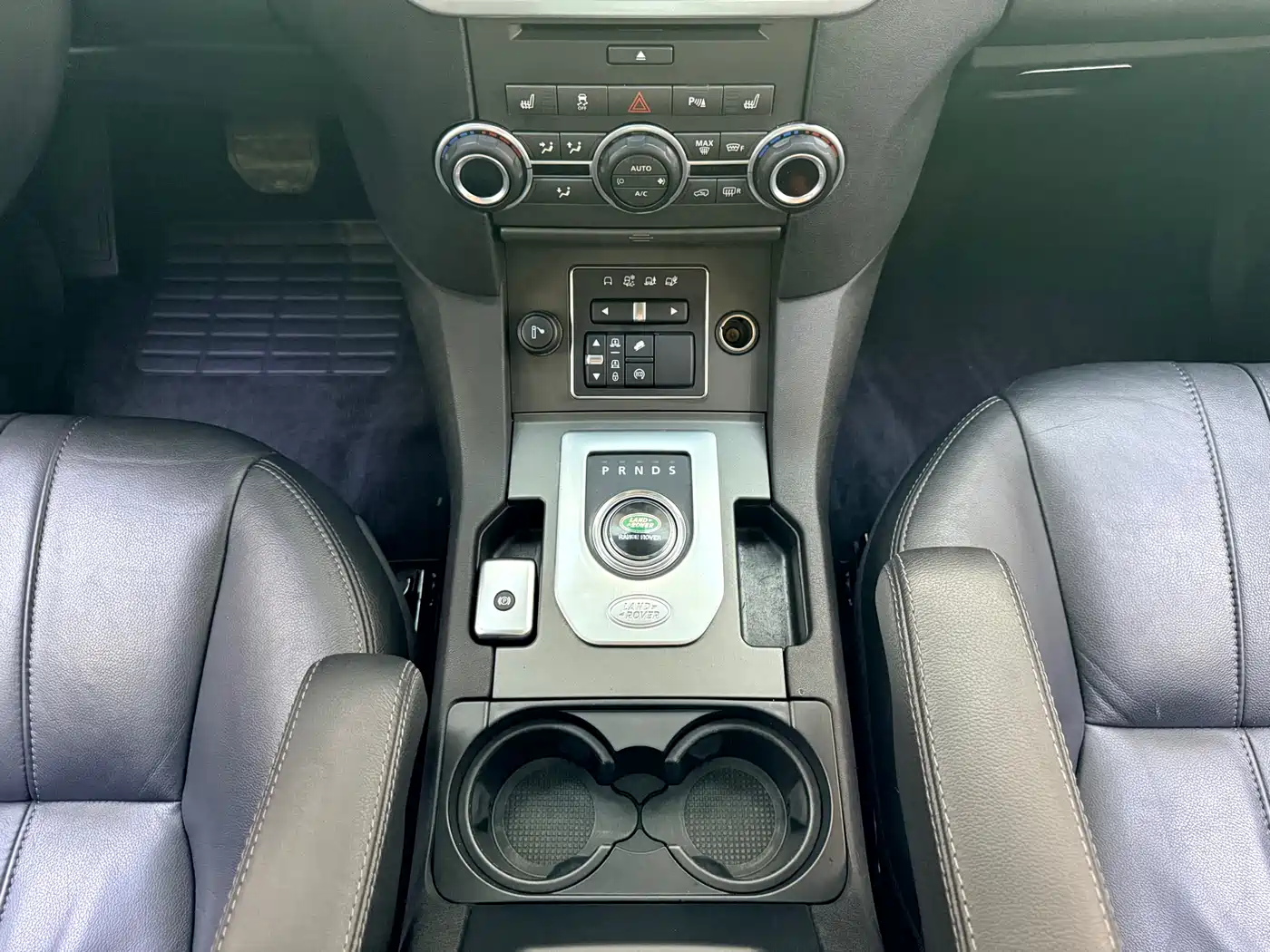 Land Rover Discovery 2016 3.0 SC V6 SE фото 16