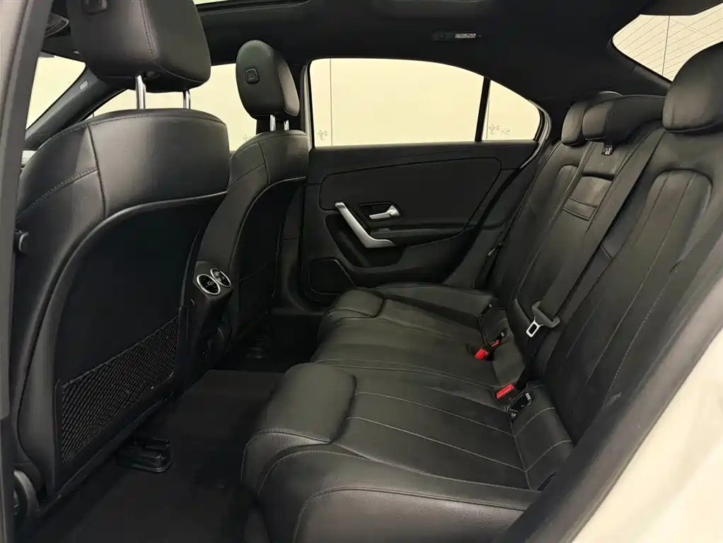 Mercedes-Benz A-Class 2022 A 180 L фото 14