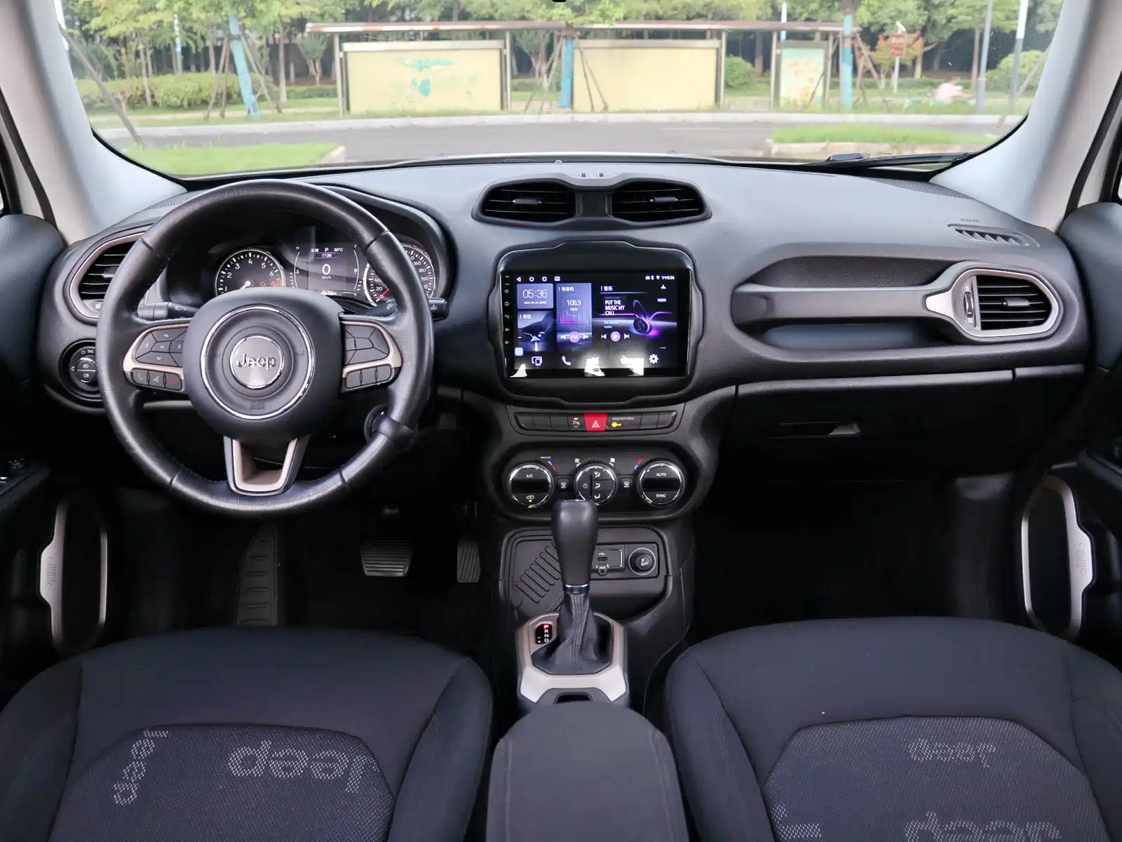 صورة 9 - Jeep Renegade