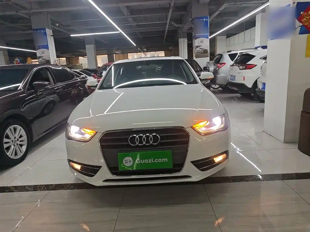 Audi A4L 2015 35 TFSI Auto Comfort фото 3