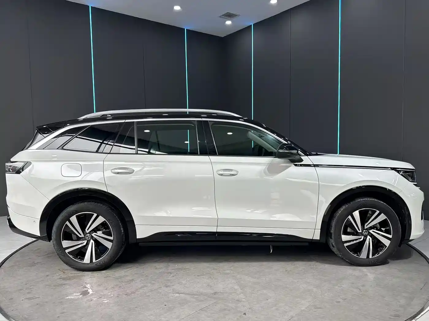 Volkswagen Talagon 2023 380TSI 4WD R-Line Touring Edition фото 5