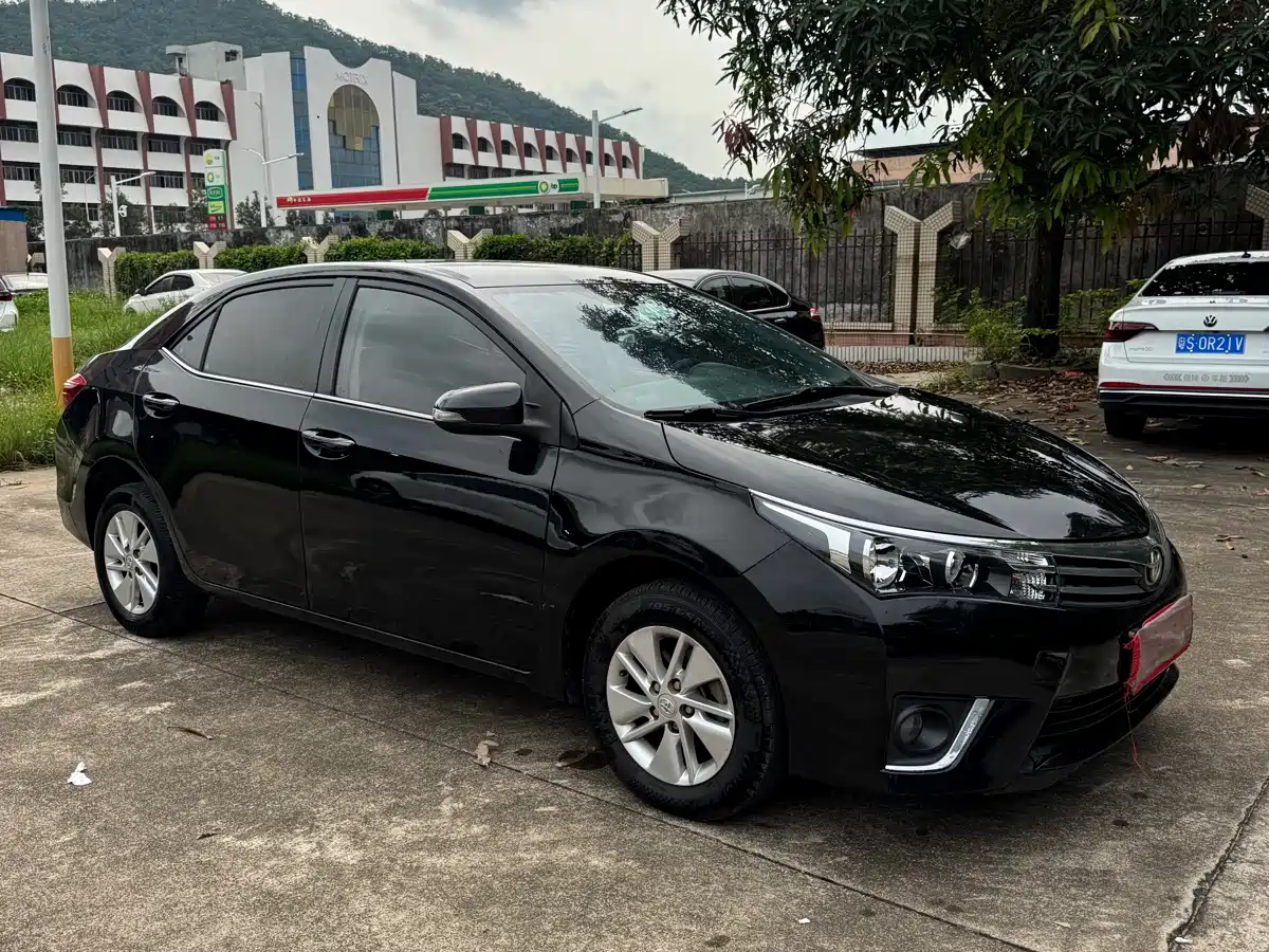 Toyota Corolla 2014 1.6L CVT GL фото 3