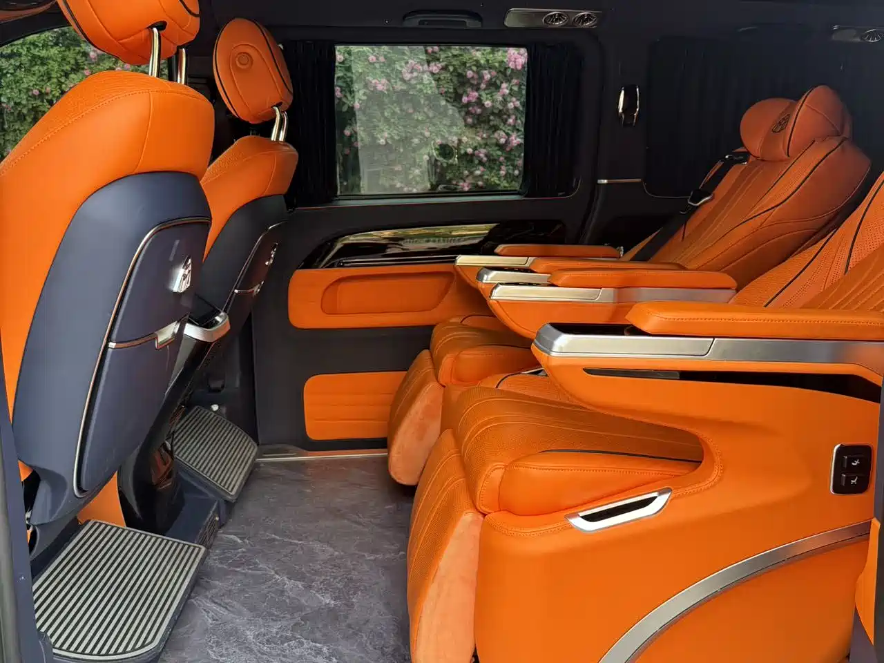 Mercedes-Benz Vito 2023 2.0T Business 7-Seater фото 4