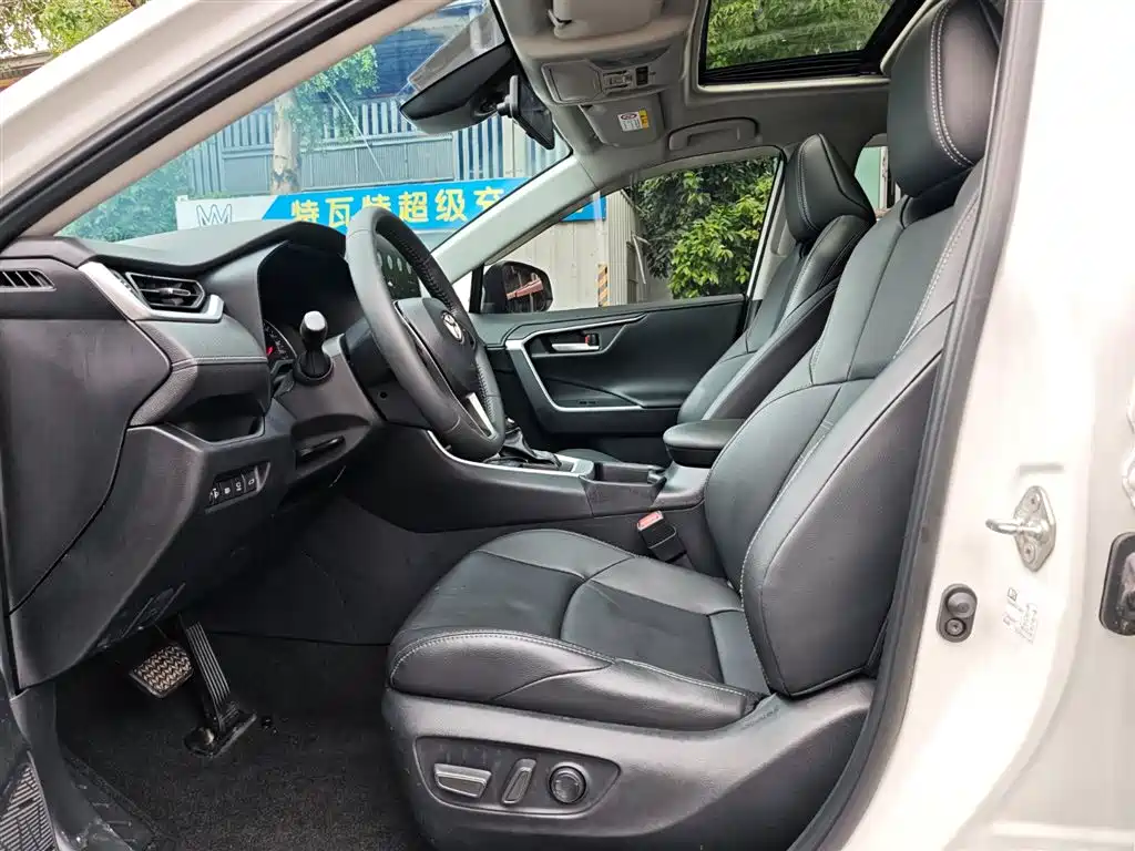Toyota Wildlander 2022 2.0L CVT FWD Luxury PLUS Edition фото 11